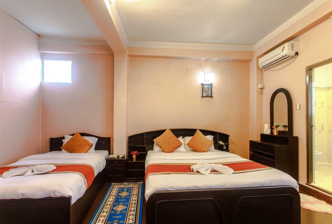 Hotel Nepalaya Катманду Экстерьер фото